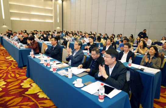 �׌��Ї���ͨ��̼�c̼���׸߷�Փ���ھ��e��