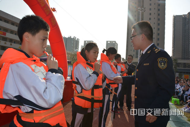 ï�����¾��_(k��i)չˮ�Ͻ�ͨ��ȫ֪�R(sh��)�M(j��n)У�@���(d��ng)