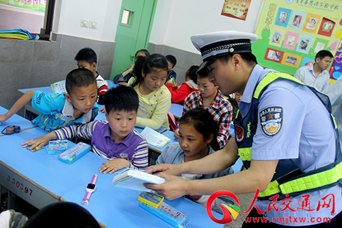 �������ٽ�����һ�ͷ��M(j��n)У�@