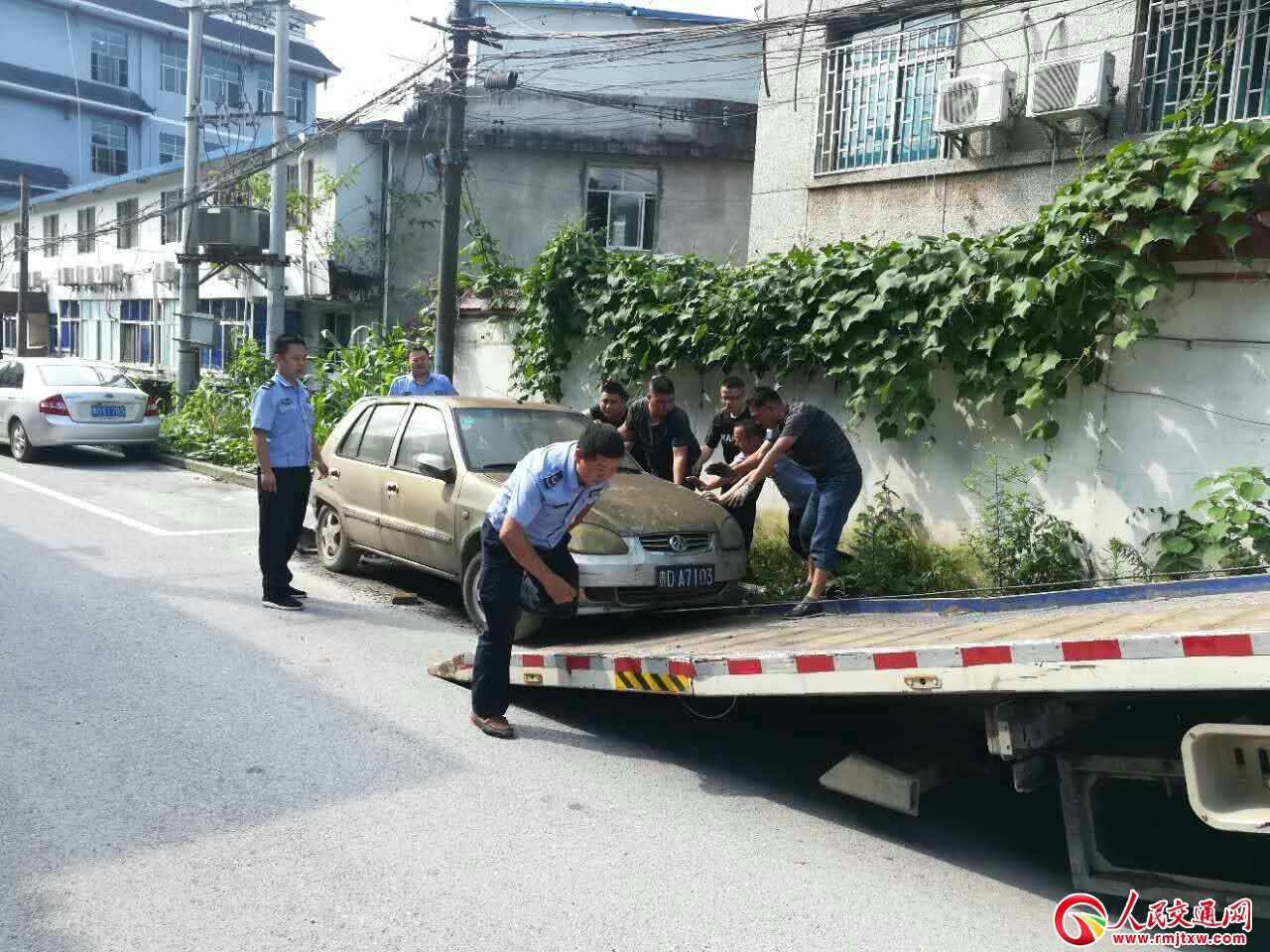 �F�ݽ��ڣ�����һ�󲨡���ʬ܇������(qi��ng)�����߈�(b��o)�U