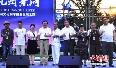 �Ї��S���Ļ���܇�zӰ�l(f��)�F(xi��n)֮�Æ���(d��ng)�xʽ�ھ��e��