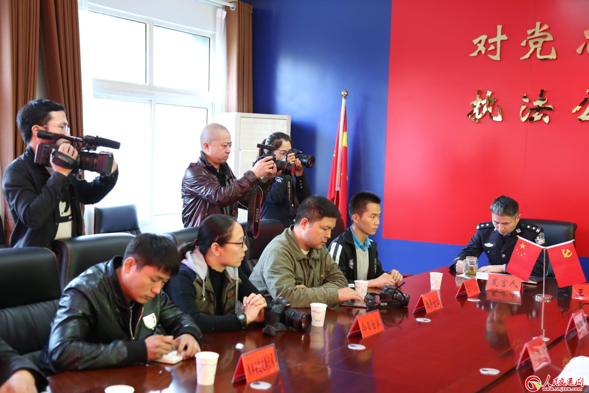 ���ϻ��I�����e����ͨ������D��