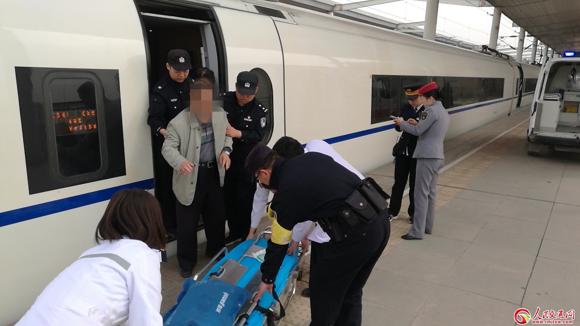 �ÿ̈́�(d��ng)܇�ϰl(f��)�����K���m �F·�񾯾o�����t(y��)����