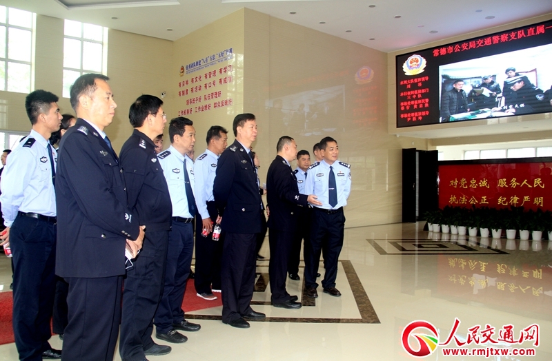 �����������������½���ֱ��һ���(du��)���콻��