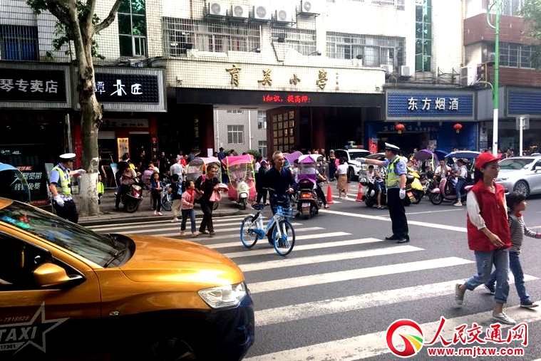 ���ϳ��½���ֱ��һ���(du��)��(chu��ng)����������S��(qu��n)����