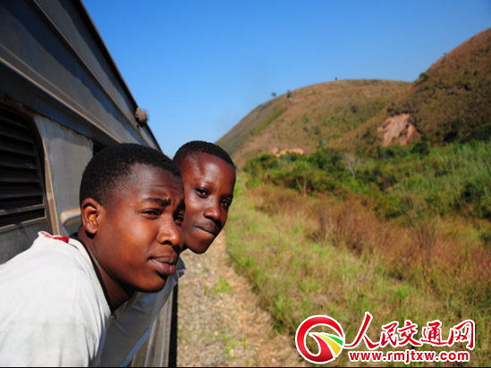 ���������зǻ��A(ch��)�O(sh��)ʩ��������һ��һ·��������еĝ�ī�ز�