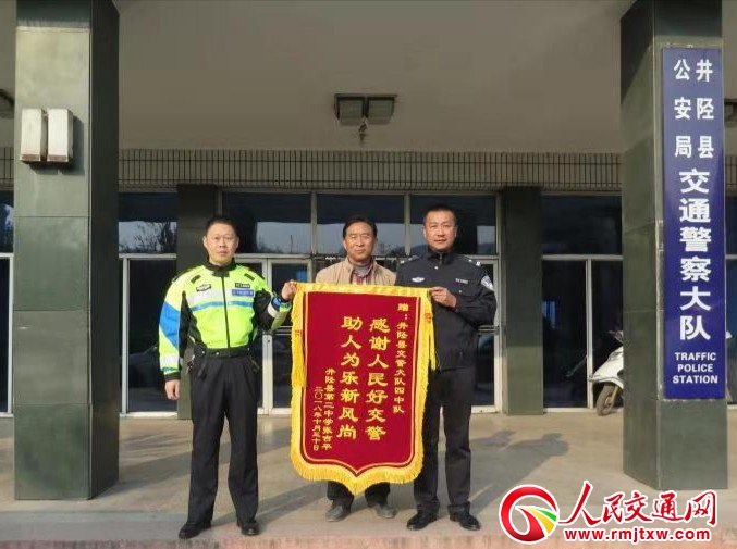 �ӱ���ꀣ�܇�vͻ�l(f��)��ȼ ����ͦ������