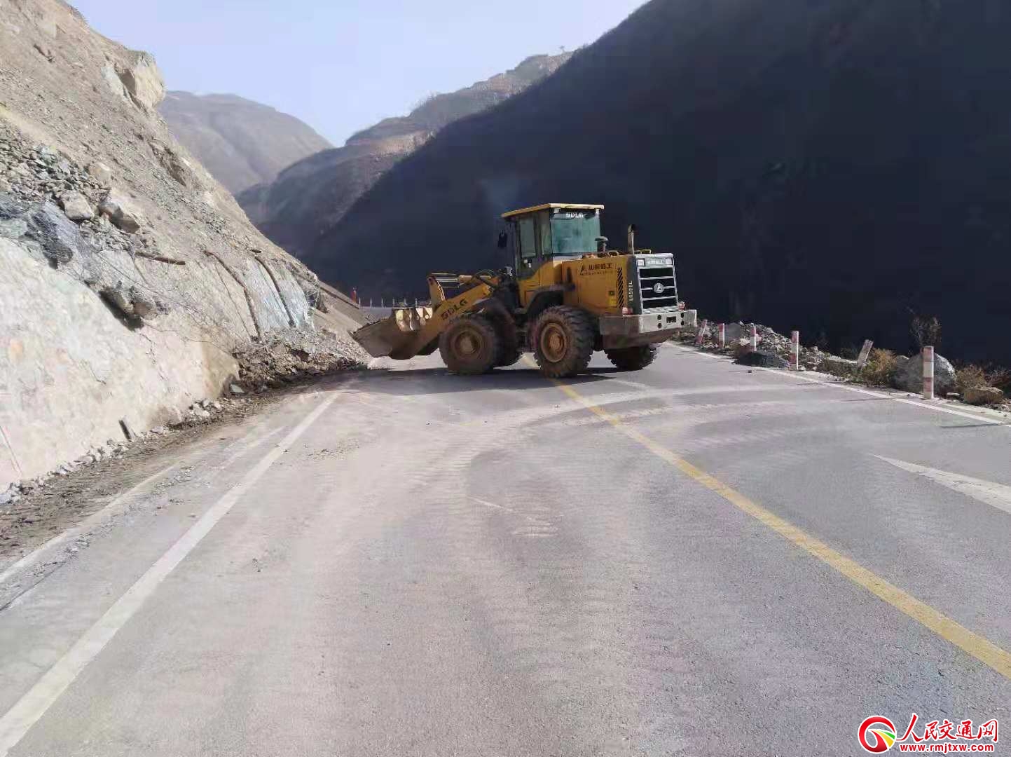 ��ɽ��·�μ��r����ʯ����ͨ