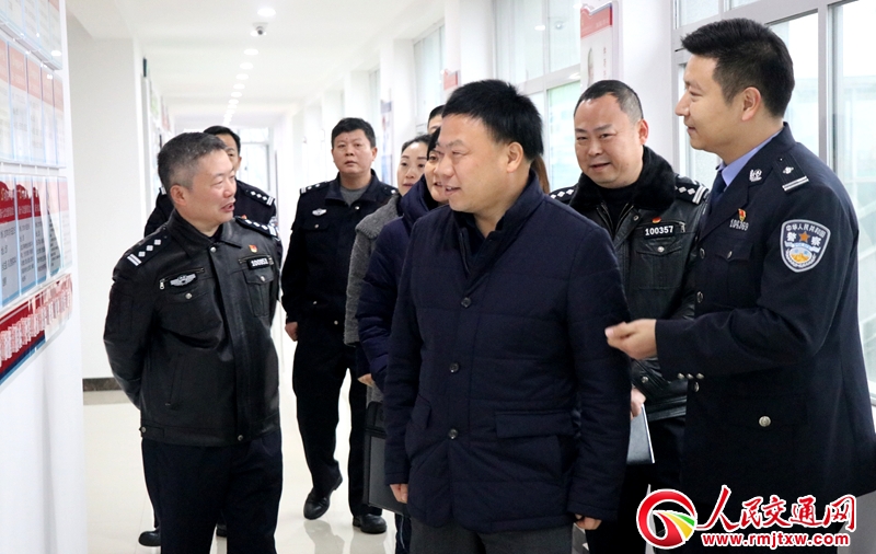 ����ʡ������ֱ�C(j��)�P(gu��n)��ί�I(l��ng)��(d��o)������ֱ��һ���(du��)ָ��(d��o)�h������