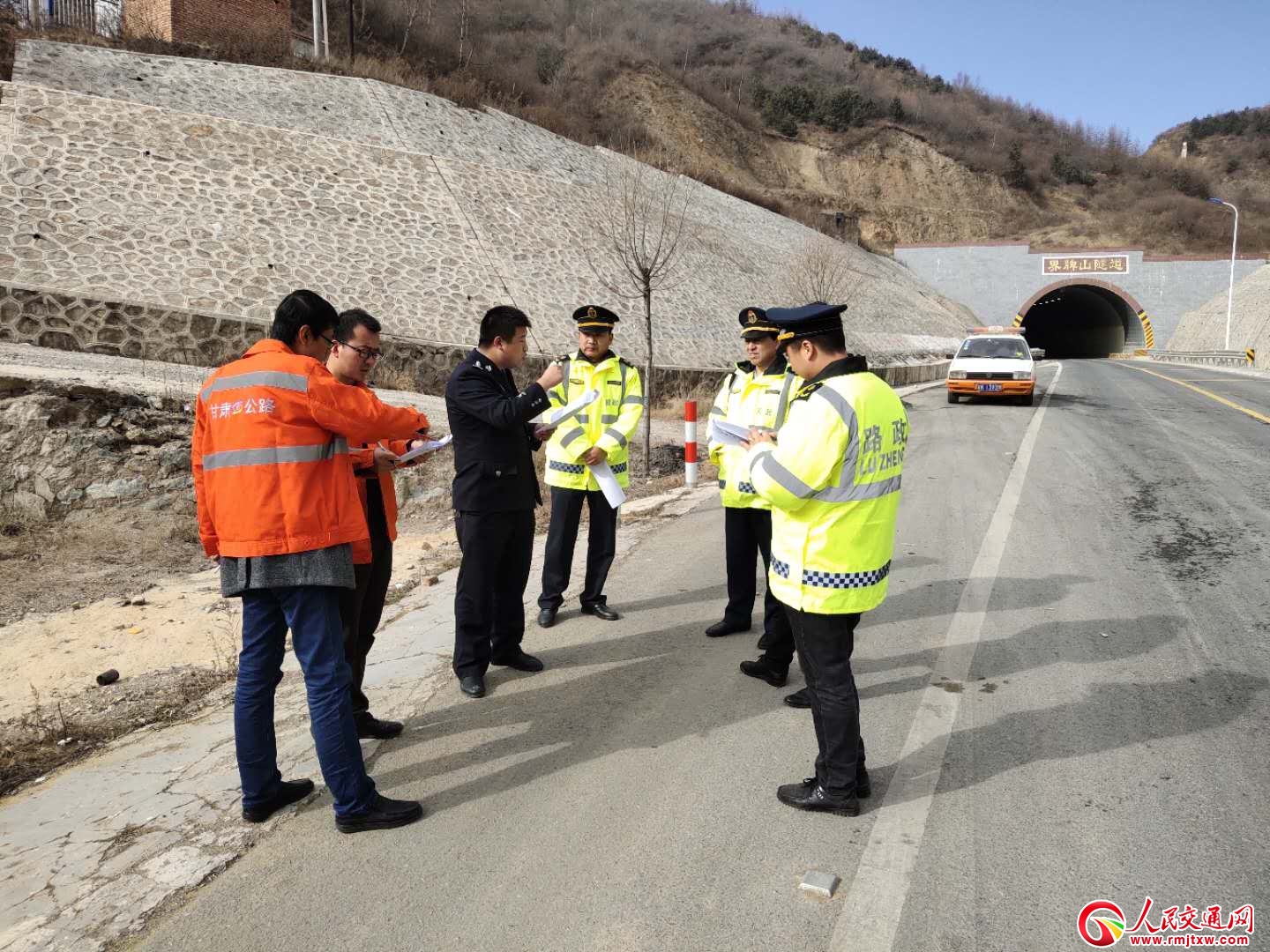 ���C��ɽ��·��(li��n)�϶ಿ�T�_չ��·��ͨ��ȫ�[���Ų鹤��