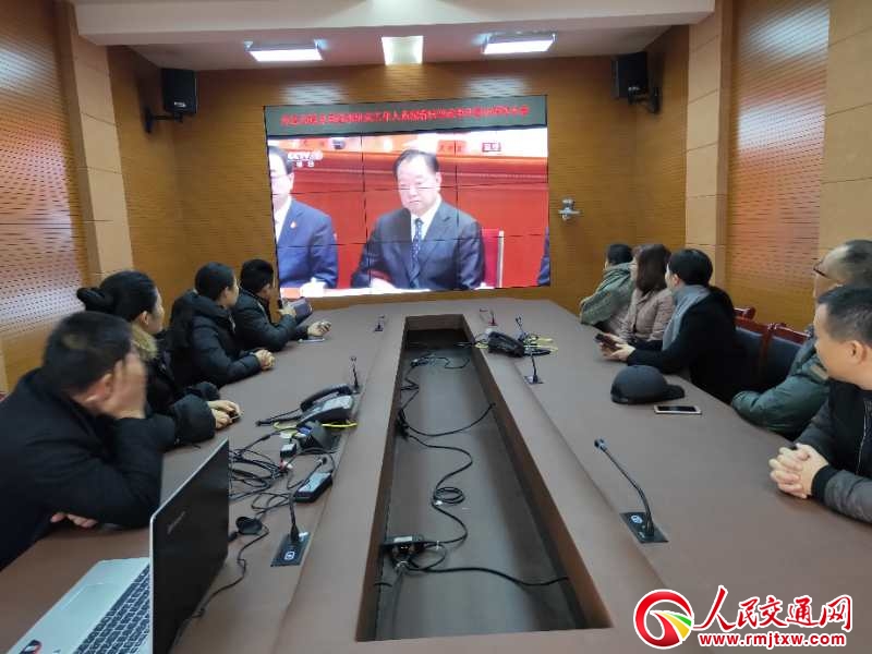 �������˹�·�־��տ��cף�ĸ��_��40������ֱ��ʢ�r