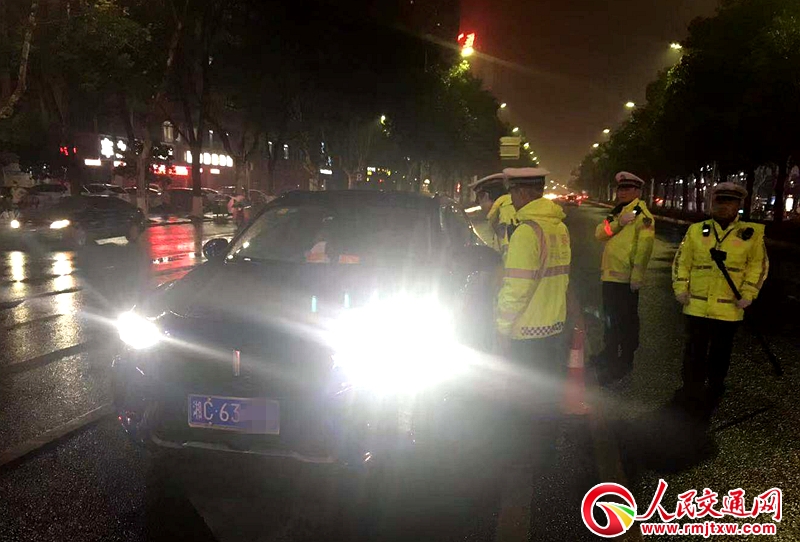 ���ϳ��½���ֱ��һ���(du��)��K�qĩ���B(t��i)��ҹ���`��������