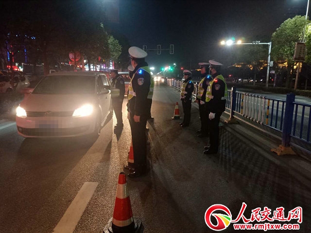 ���ϻ��I����Ԫ�����g��̎���{2�� ���{4��