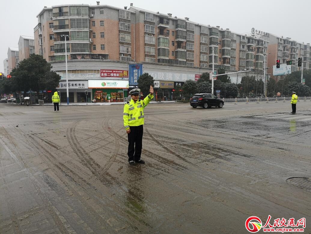 ���Ϻ��Ͻ�����벢�e�ӏ���ѩ����·��ͨ���� �_����·ƽ����ͨ