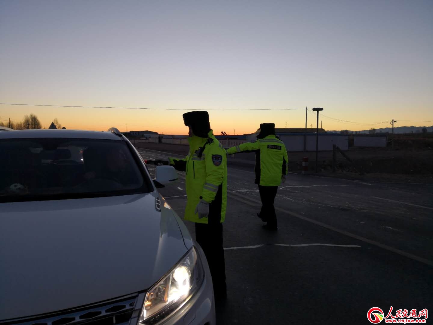 ���C���������賿��� ȫ���A(y��)��������·��ͨ�¹�