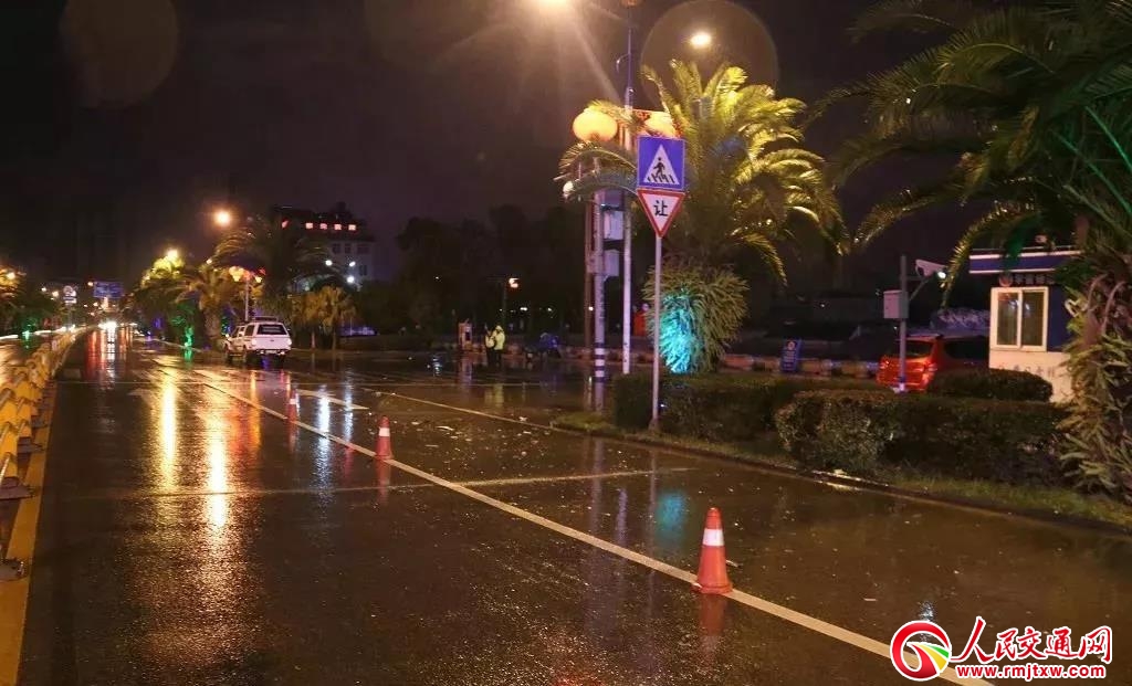 ���R܇�������� �����_ƽ����ѩҹ׷�� 3С�r(sh��)��W(w��ng)