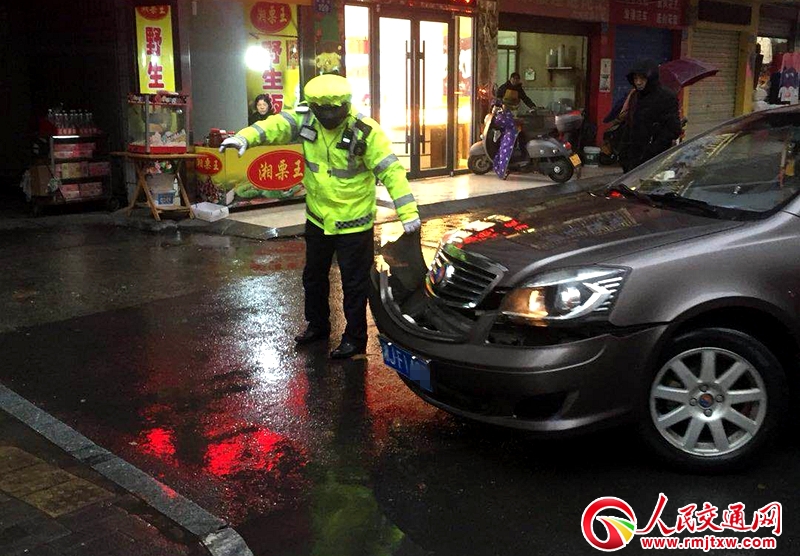 ���ϳ��½���ֱ��һ����o���J����؟�����茧��ͨ