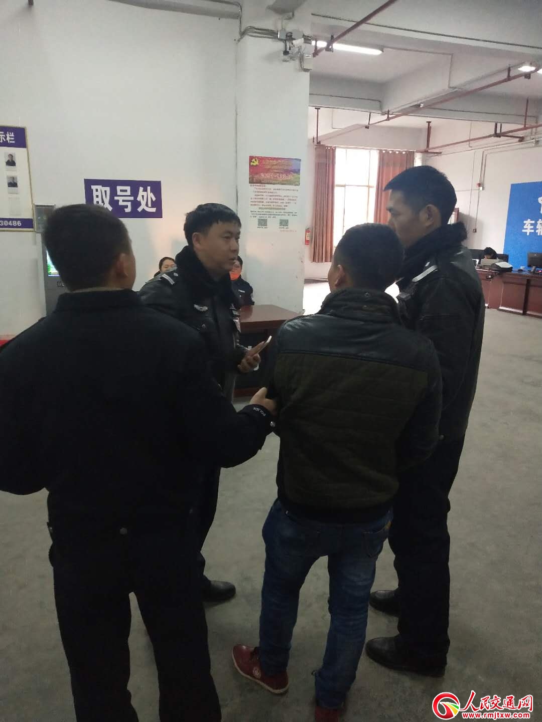 �F��ʡ���ҿh������ͨ������܇�����ɹ�ץ�@һ���W(w��ng)���ӷ�