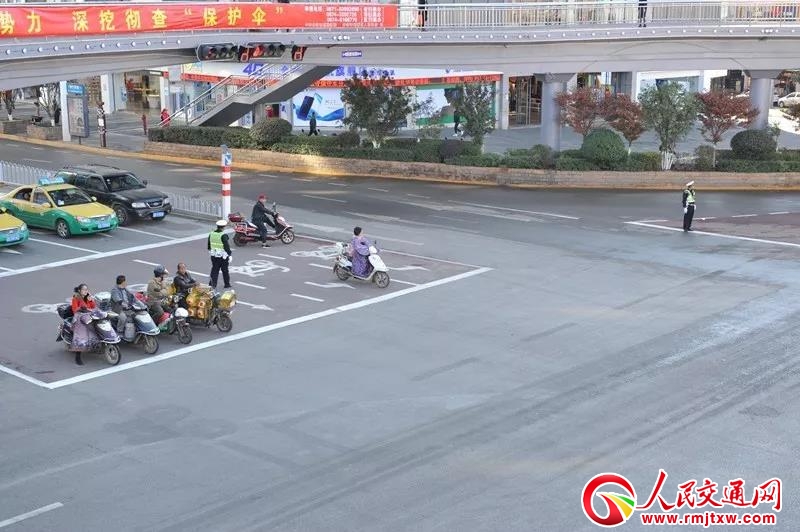 �ԡ�ʾ����(chu��ng)�������I(l��ng)���н�ͨ����