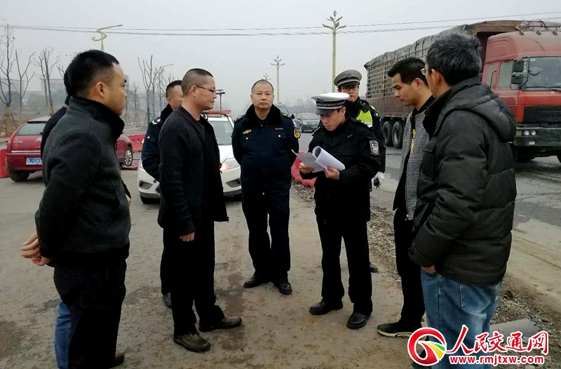 ���ϳ��½���ֱ��һ���(du��)����(ji��)ǰ�_(k��i)չ��·��ȫ�[����������