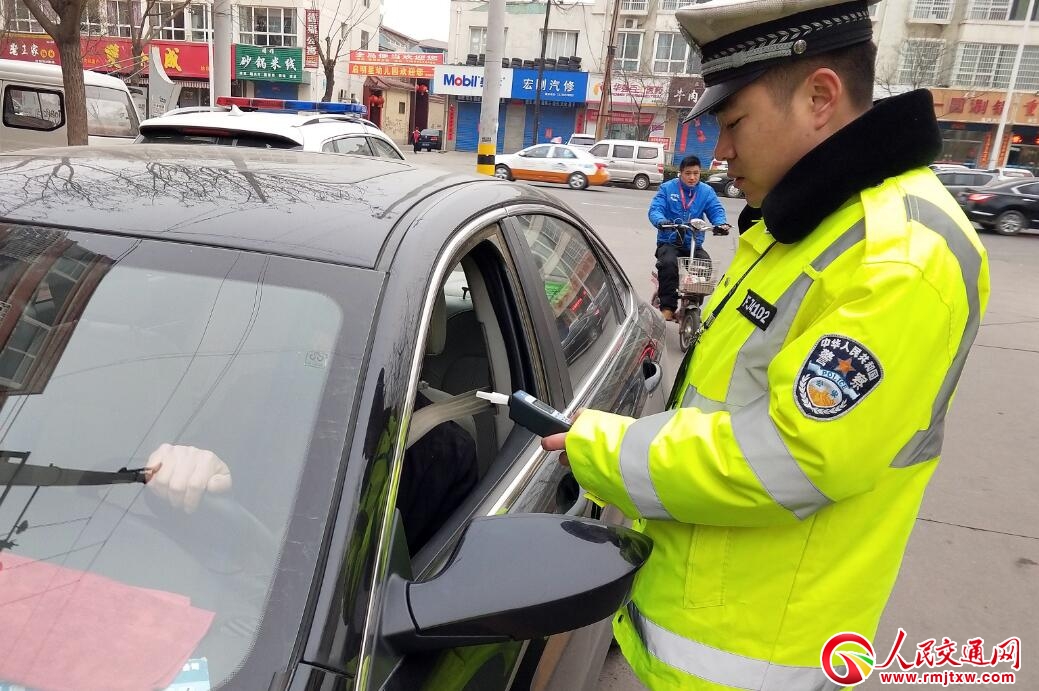 ɽ���R⢽�����ͨ���γ��B(t��i)�� ���{���{������