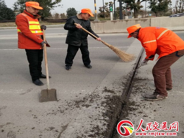 ���՝}�Ϲ�·�־ּӏ�(qi��ng)��ѩ�͜��칫·�B(y��ng)�o(h��) ��������(w��)����ˮƽ