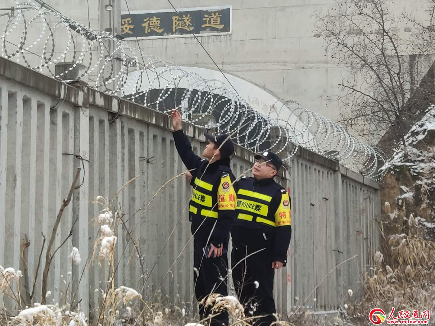 ѩ���е���һĨ�L��������Ǳ��F����