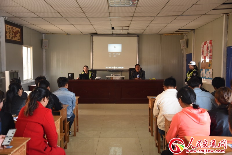 ��������մ�潻���M���_չ������ͨ�M(j��n)�{�����傀һ�������������