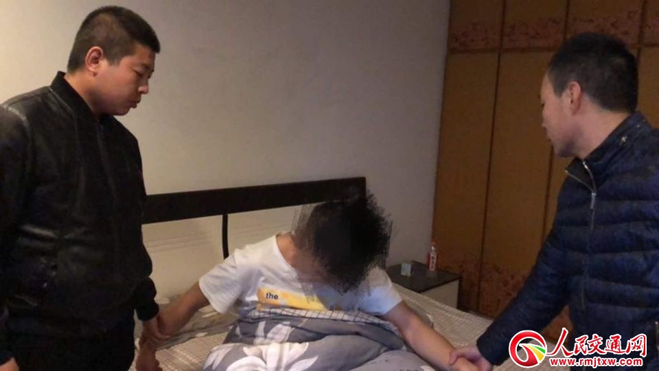 ����һ���N�M���^Ŀ˯���б�����Ӱ��F·�����ɹ�ץ�@