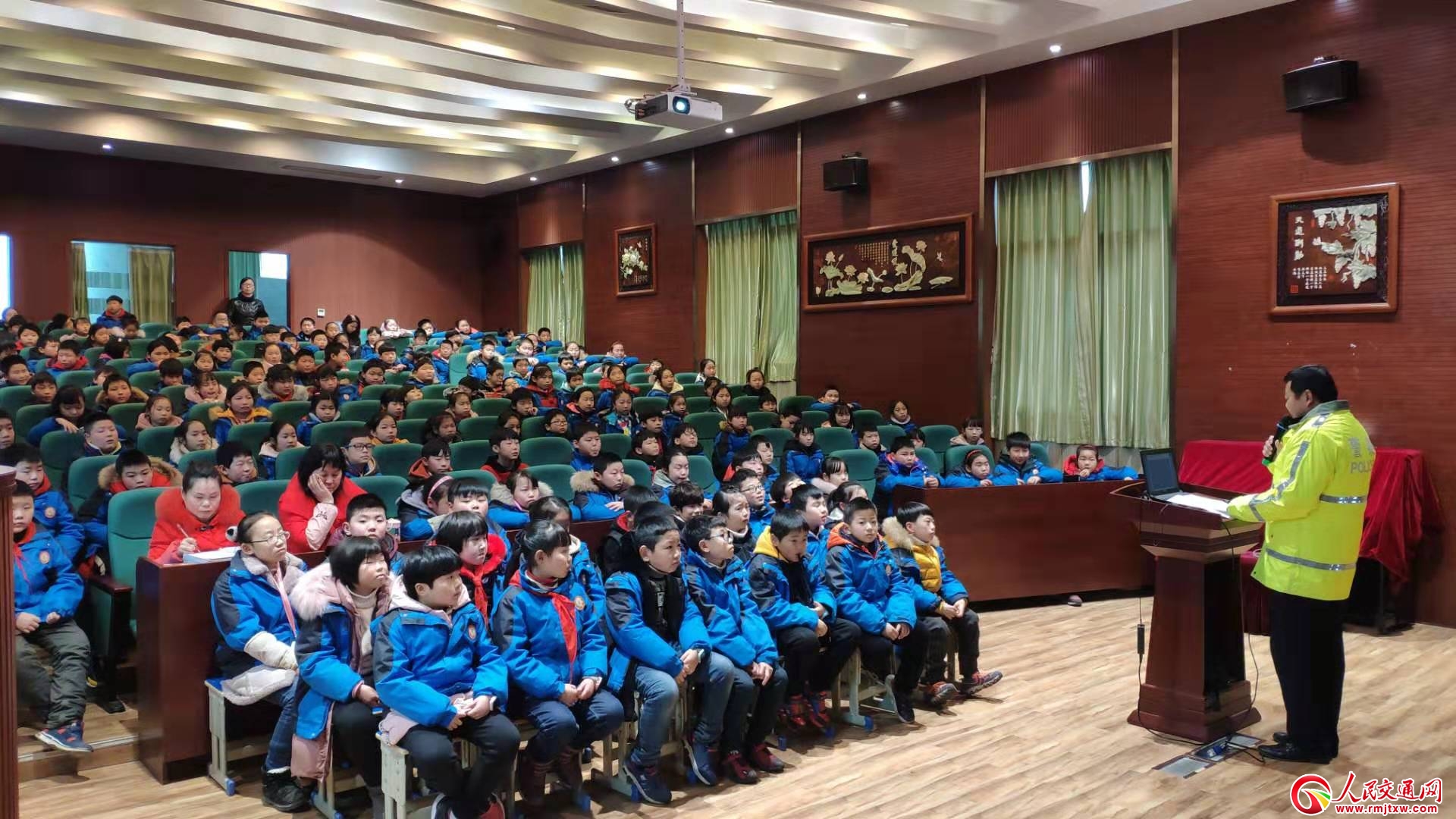 ��������ɽ���������������С�W�_չ��ͨ��ȫ�n