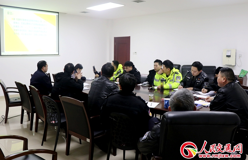 ���ϳ��½���ֱ��һ���(du��)�e�k��(zh��)���k��������Ӗ(x��n)���(d��ng)