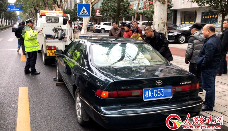 ���ϳ��½���ֱ��һ���(du��)����(zh��n)��@һ�v����܇(ch��)