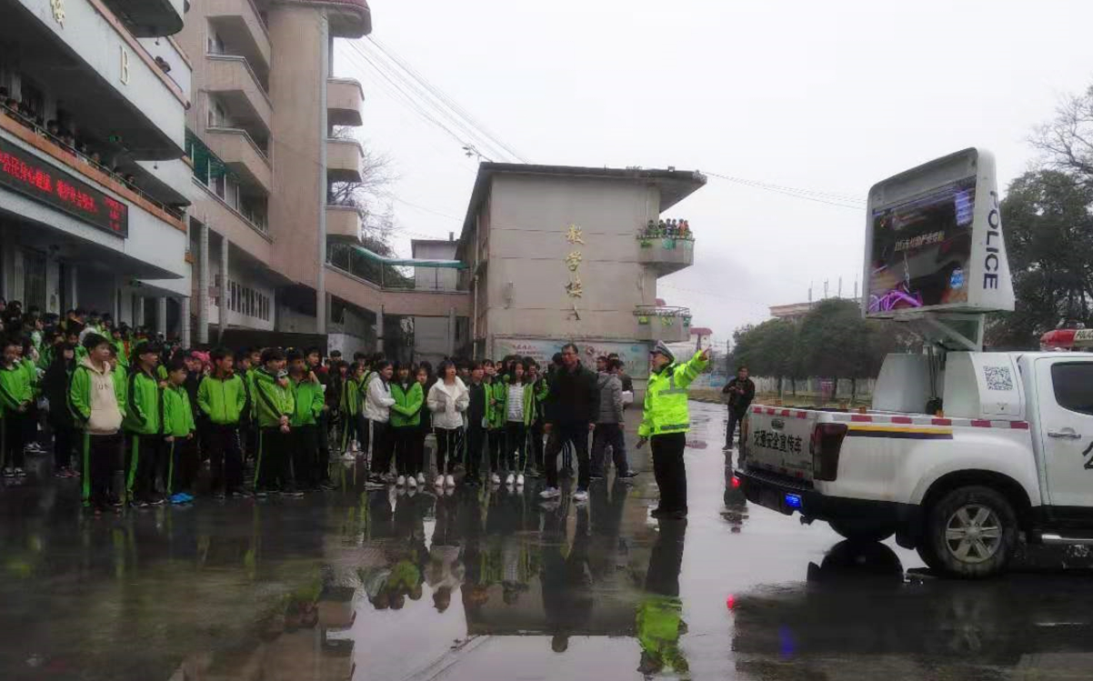 �(y��ng)ɽ�������M(j��n)��С�W(xu��)�_(k��i)չ��ͨ��ȫ��������