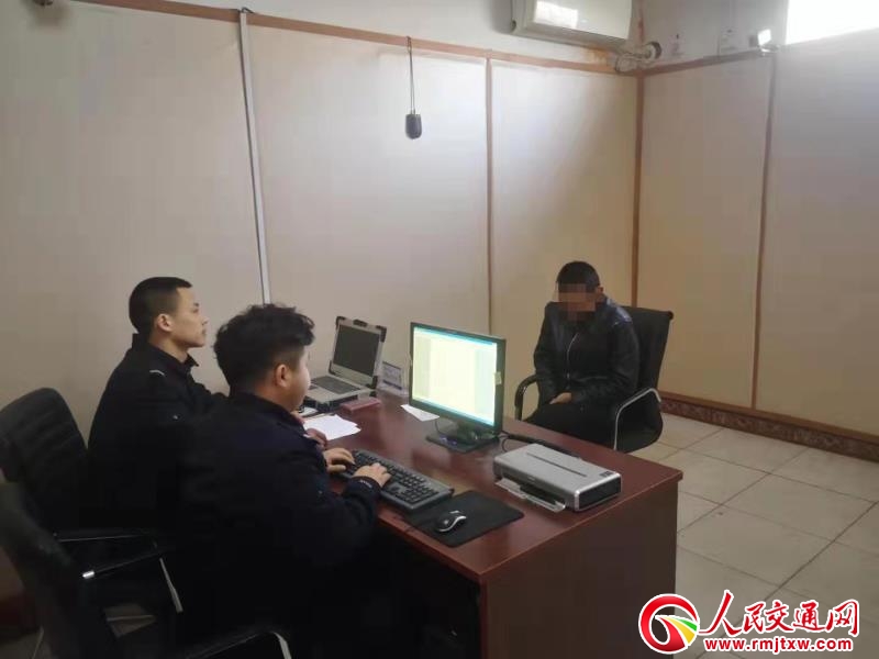 ���ϻ��I��һ������ҹ��ۙ�������`��܇(ch��)�vͨ�L(f��ng)��(b��o)�ű��о�