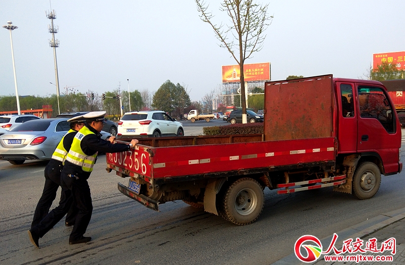 ���ϳ��£�С؛܇���^·��  �����o��׃����܇��