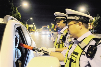 ���fɽͤ�_(k��i)չ��ͨ��ȫ���� ҹ����{���[��