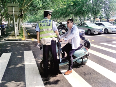 ���ݽ�ͨ�`���C���������� �T܇�M�^�C(j��)��(d��ng)܇������һ�_�P