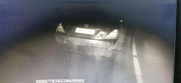 ���⣺�ӱ�һ�������{��܇ͣ�ڇ�����˯����