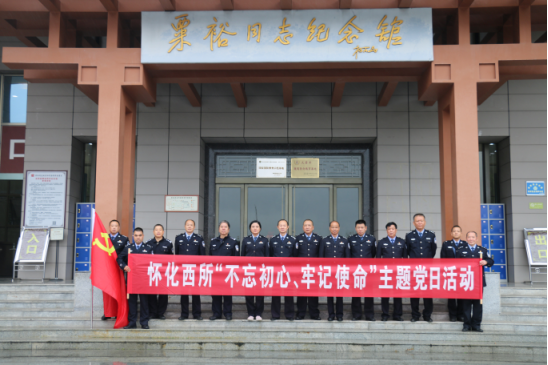 Ӣ������T���� ���ϑ��F�����_չ���tɫ�����}�h�ջ��(d��ng)