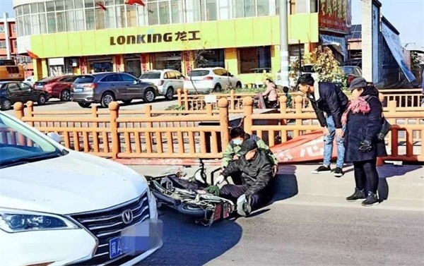 �ӱ���܇��ײ�ϝh���ر��˷� �p�ٶY׌������ע��