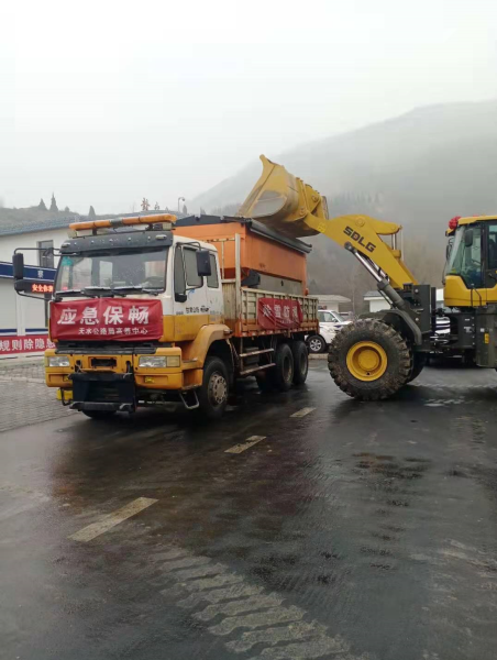 ���C ��ˮ��·�ָ��B(y��ng)���ĳ�ѩ��������ͨ