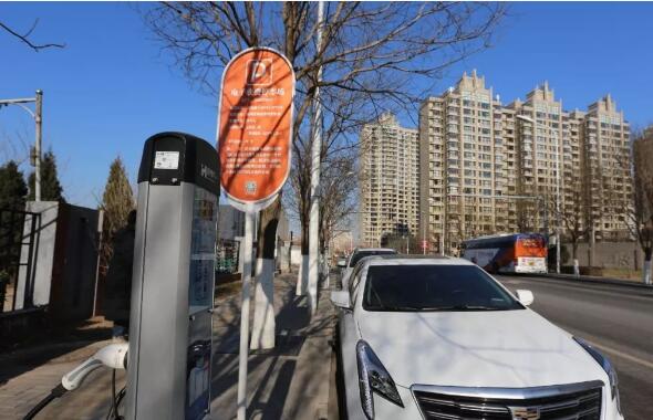 �t(y��)Ժ���W(xu��)У���̈�(ch��ng)�����ͣ܇(ch��)λ�������м������_(k��i)������Ҋ(ji��n)