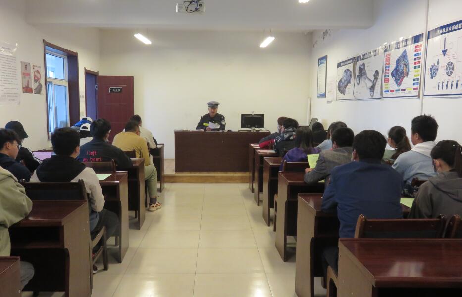 ���C�������������(du��)�M(j��n)�{У�_(k��i)չ��һ��һ������ͨ��ȫ�������(d��ng)