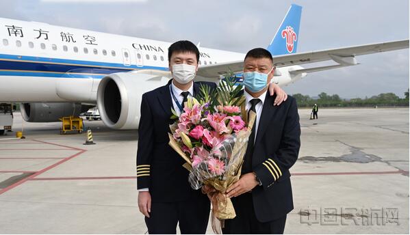 �Ϻ��C(j��)е�����H��e�{(l��n)�� ���Z(y��)�C(j��)�L(zh��ng)����