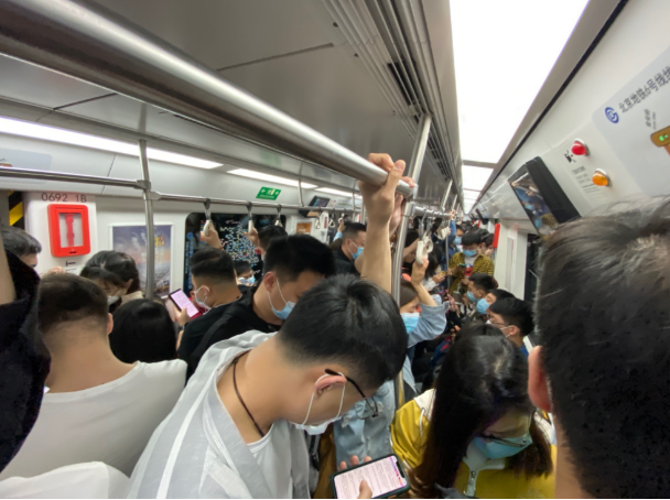 ��߷山�����F��(n��i)��ǰ���N�󱳡������l����D�ȳ�70%