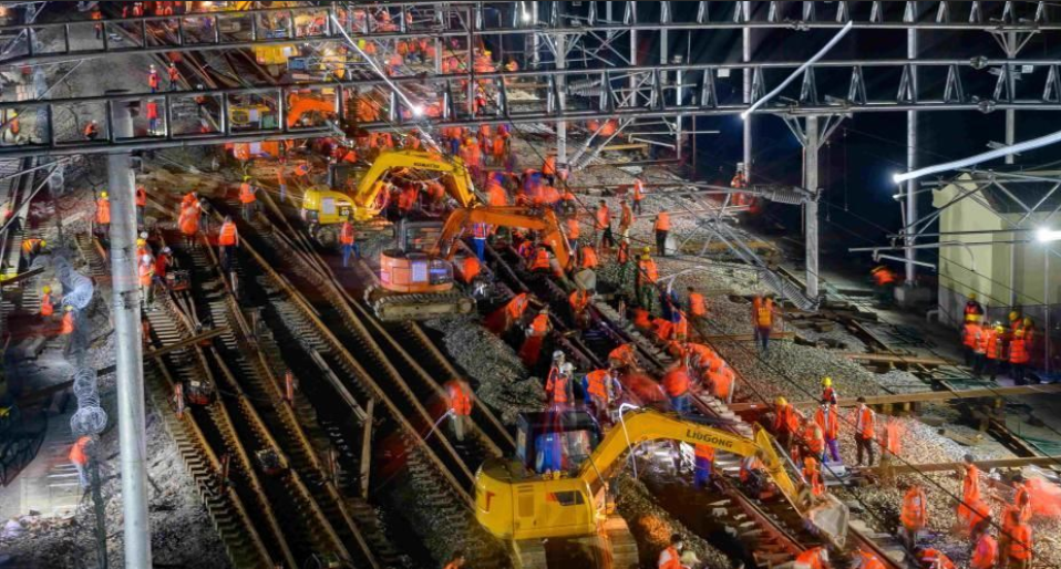 330���ǧ��ͬ��(ch��ng)���I(y��) ���ĸ�����÷�F·���칤�̈�(ch��ng)����