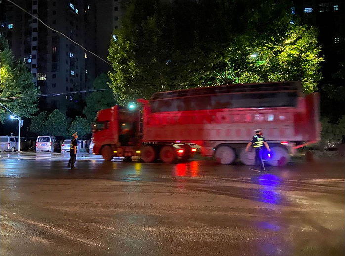 �����Sʯ����ɽ��Ѳ������_չ�ļ���؛܇��ͨ�`���О�ҹ��y(t��ng)һ�Є�