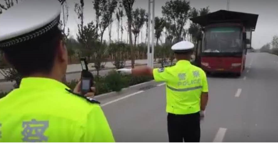 ɽ���x��һ���ӟo(w��)�C�{��(b��o)�U���b��ͱ���