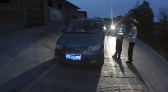 �������M(j��n)�Еr(sh��)�����܇���T���d���s�r(sh��)�g���˿ͱ��ƽ�������@