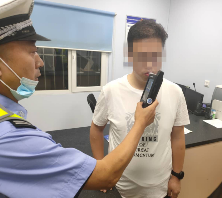 �����^(gu��)��Ů�����{��С�����ڽ�����Ƥ���¡�͵���Q����